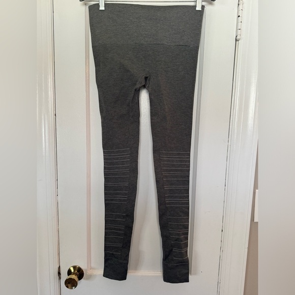 BLANQI Sport Support Dark Gray Hipster Cuffed Athletic Leggings​ - Picture 6 of 7